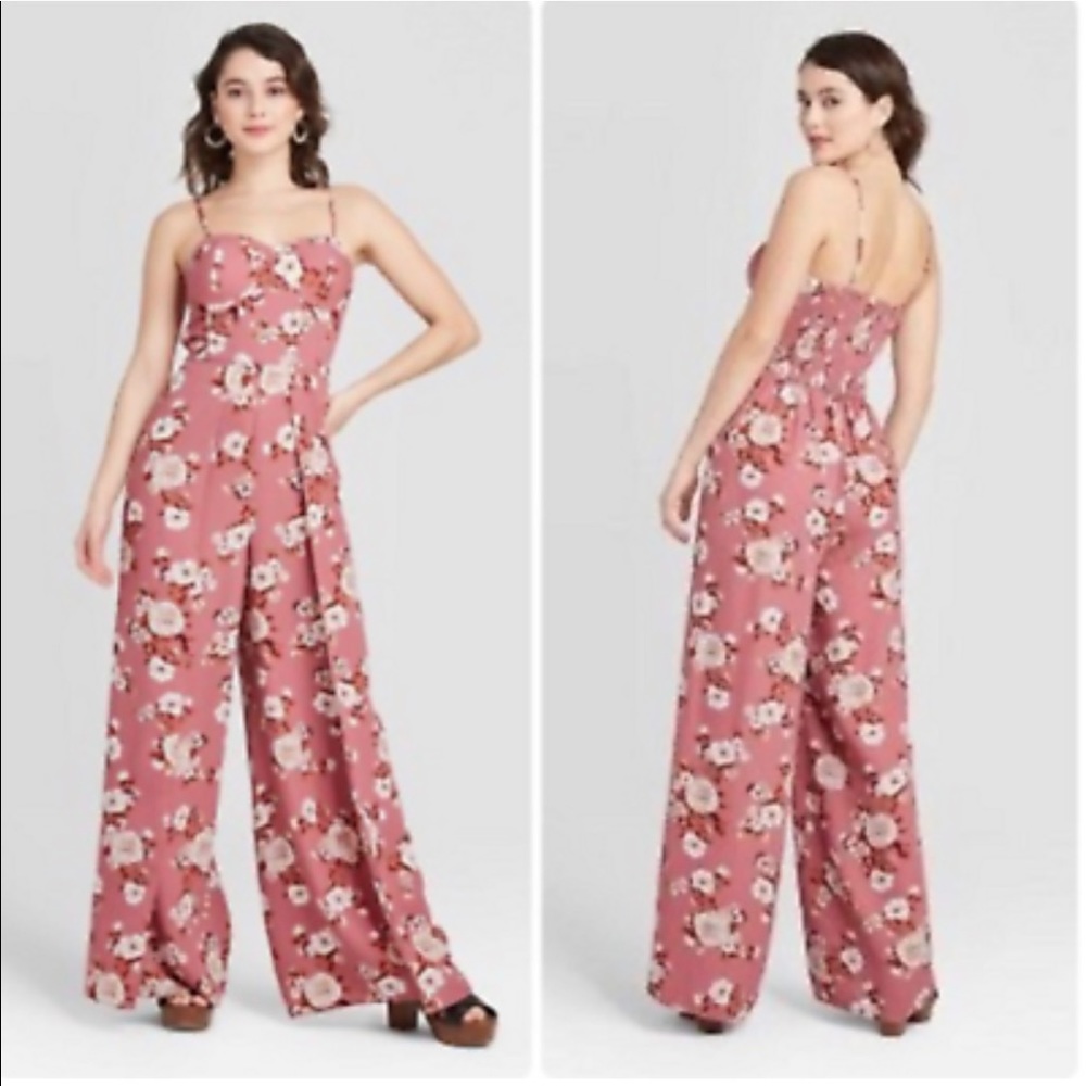 Lovely floral jumpsuit size medium - perfect for summer